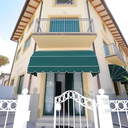 Holiday home 2 50m Dal Mare + Parcheggio Privato Marina di Pietrasanta